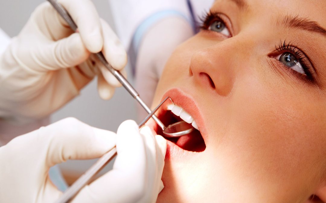 How a Cosmetic Dentist in Long Beach, CA, Handles Staining and Discoloration